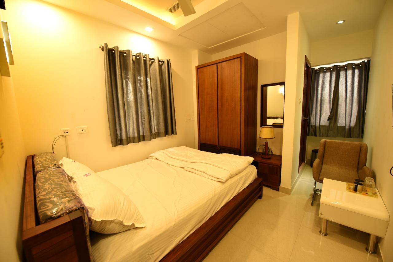 Bed and Breakfast Sky Residency à Chennai Extérieur photo